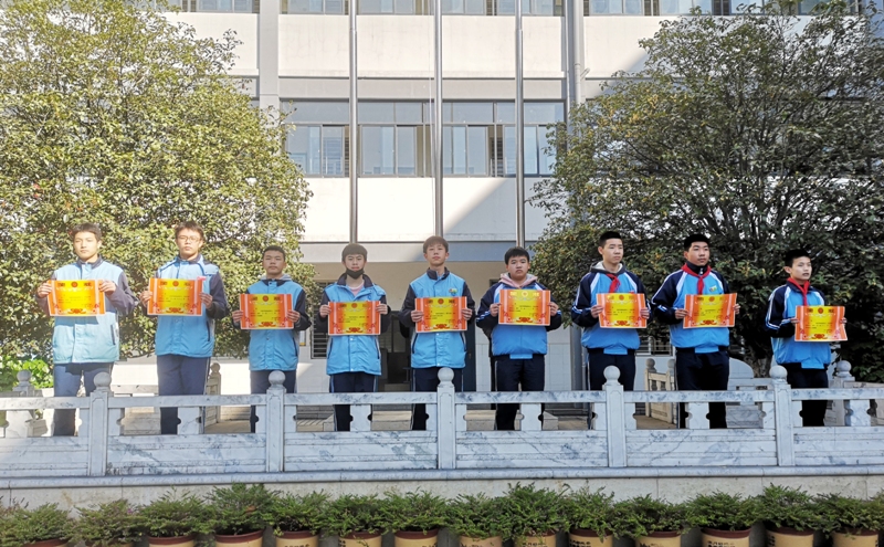 4X100男子前三.jpg
