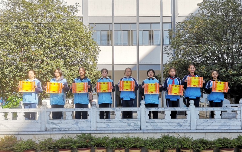 4X100女子前三.jpg